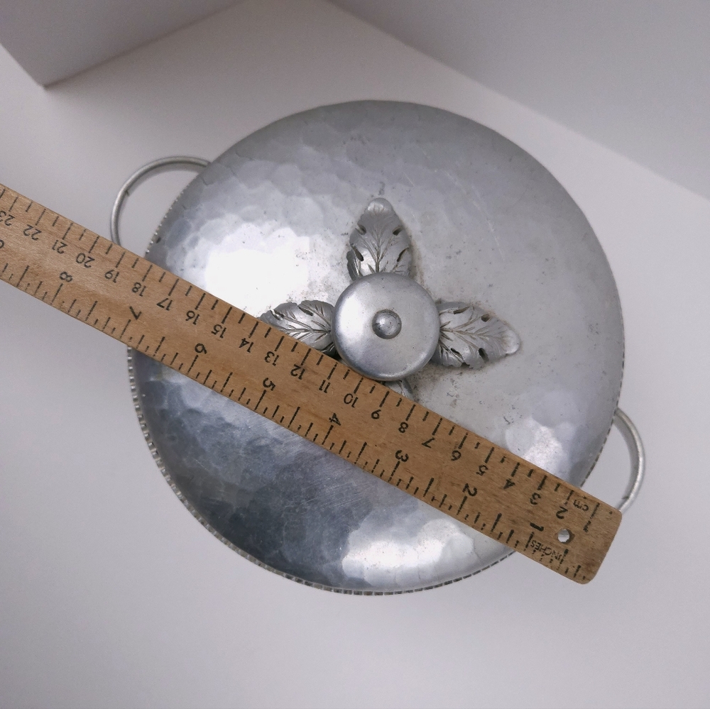 Vintage 1950s Continental Hammered Aluminum Chrysanthemum Ice Bucket - Picture 7 of 15